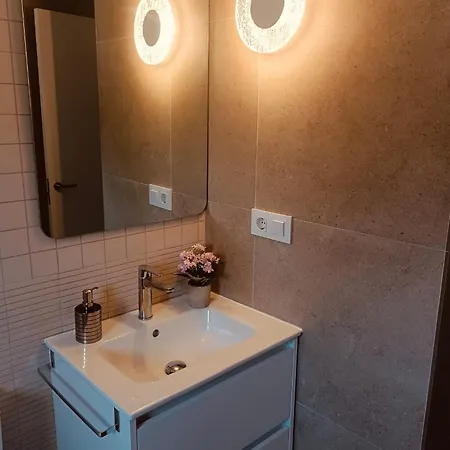 Vistas Y Terraza Panorámica Frente Al Mar En Denia, Rotas Apartamento