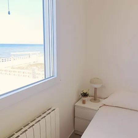 Vistas Y Terraza Panoramica Frente Al Mar En Denia, Rotas Дения