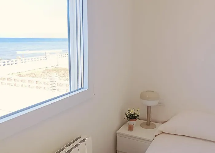 Vistas Y Terraza Panoramica Frente Al Mar En Denia, Rotas Дения